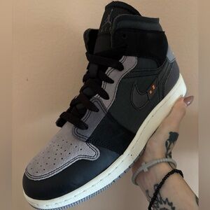 Air Jordan 1 Mid SE Craft GS 'Inside Out - Black'